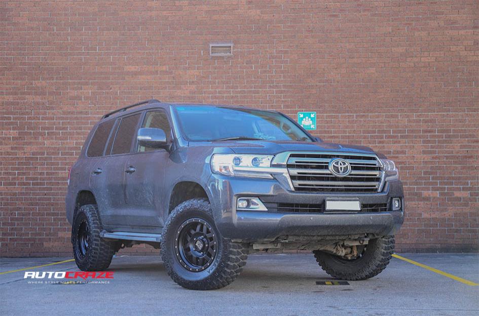 TOYOTA LANDCRUSIER MACHETE XD SATIN BLACK
